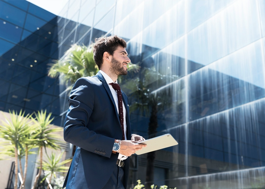 An entrepreneur symbolizing the success of small businesses in Dubai after getting a trade license.